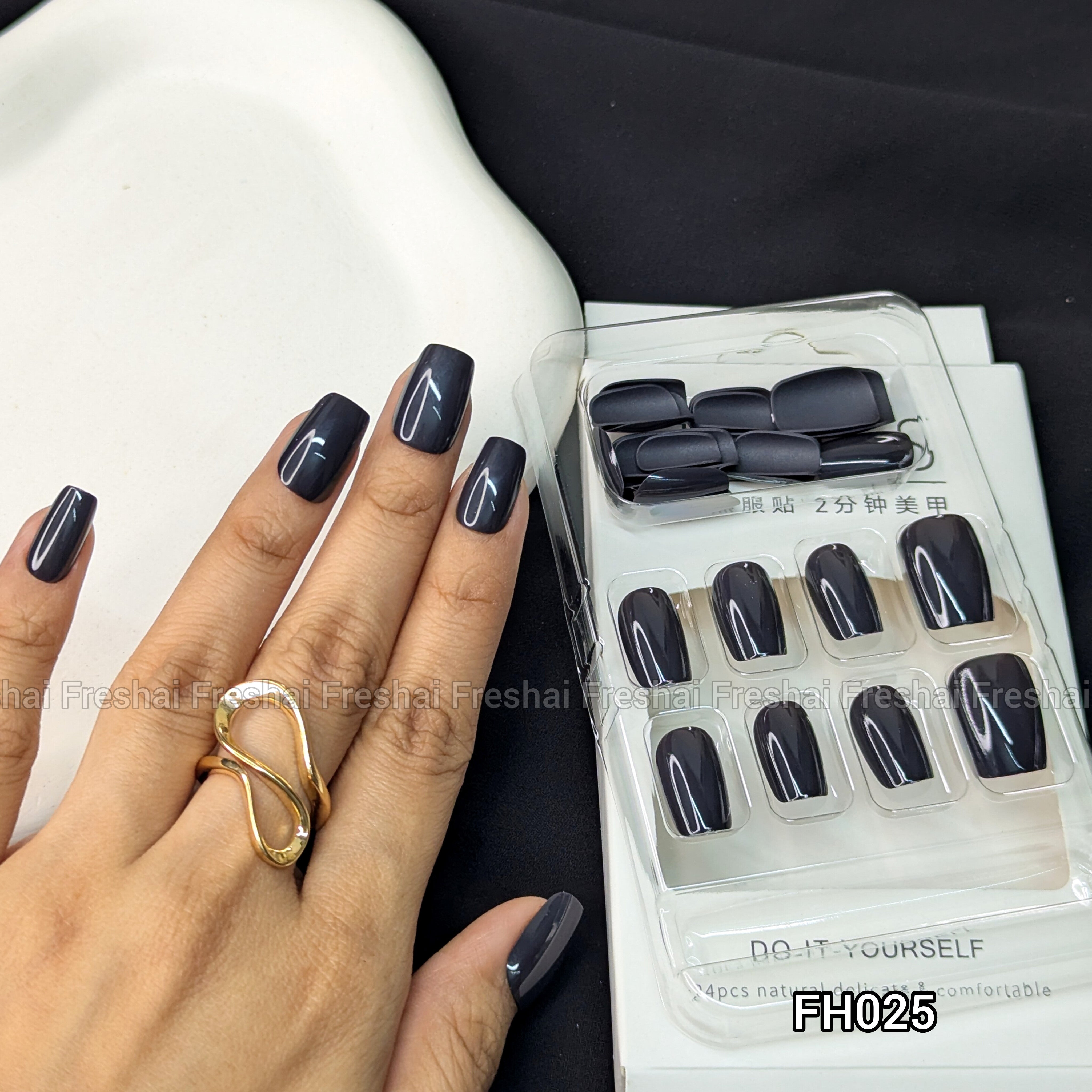 Classic Black Press On Nails