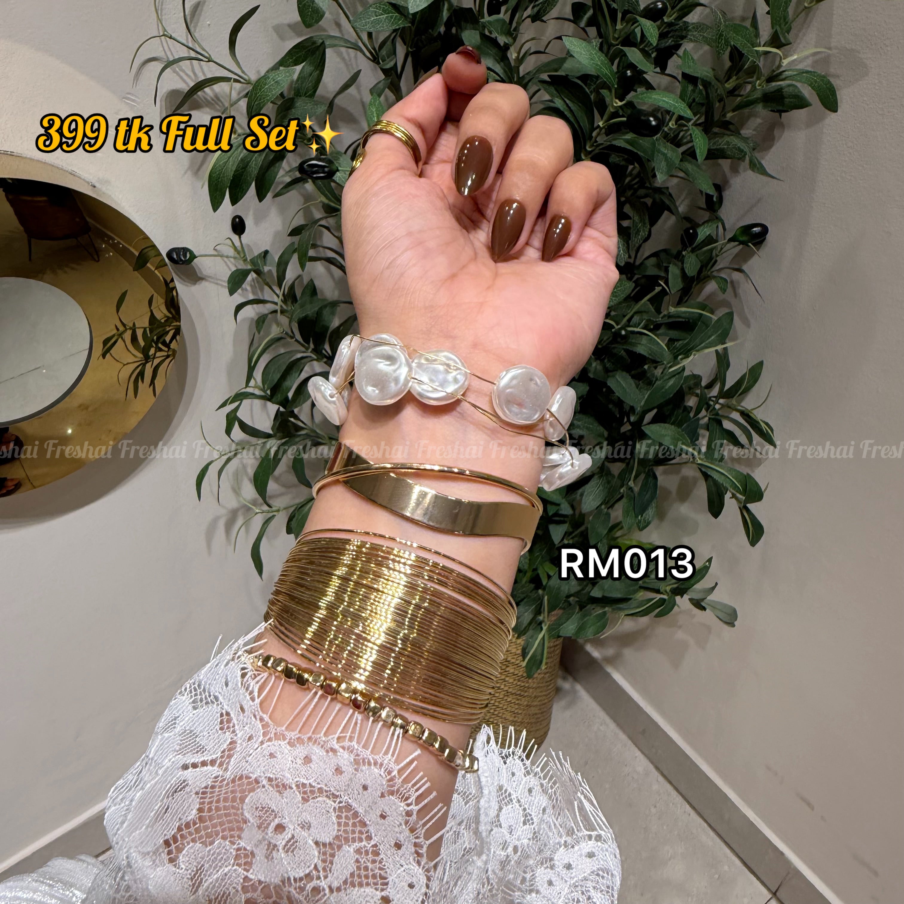 Luxe Gold & Pearl Stacking Acrylic Bracelet Set